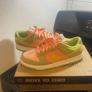 Men’s Nike dunks size 9